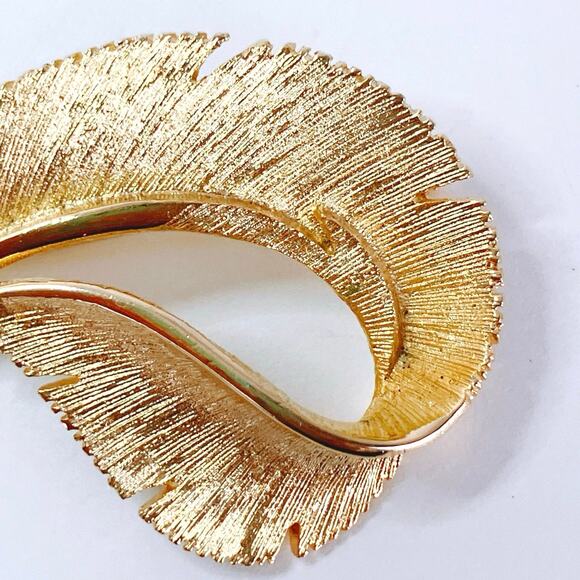 VTG Signed Sarah Coventry Gold Tone Leaf Brooch Mid Century 1960s Sculptural Pin - Picture 3 of 11